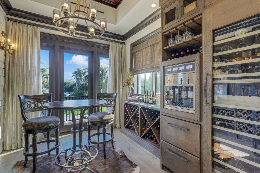 10080 Gulf Shore Dr, Naples, FL 34108