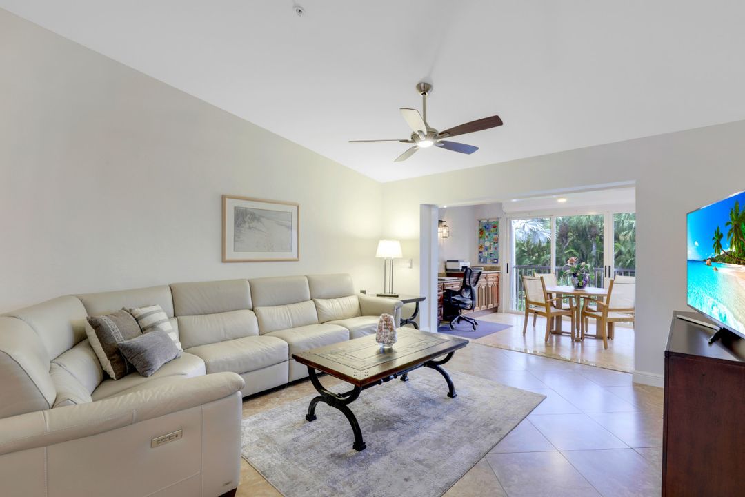 2395 Hidden Lake Dr #8, Naples, FL 34112