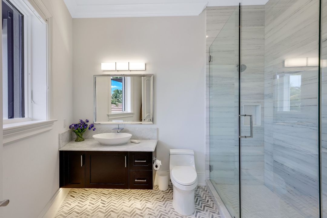 970 Aqua Cir, Naples, FL 34102
