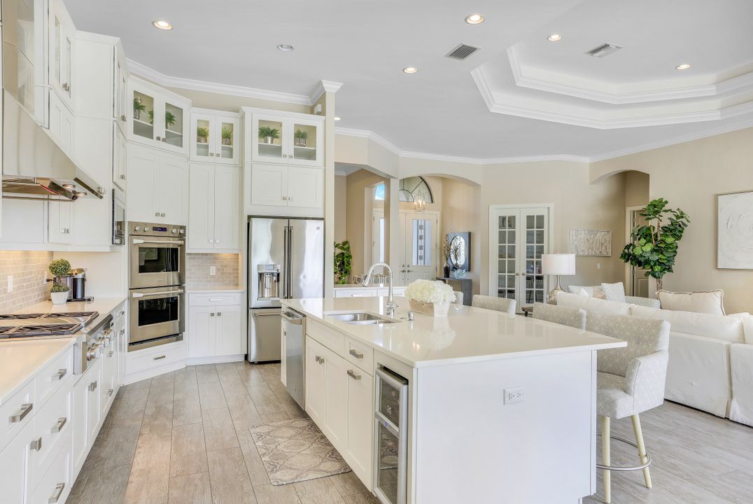 9086 Sorreno Ct, Naples, FL 34119