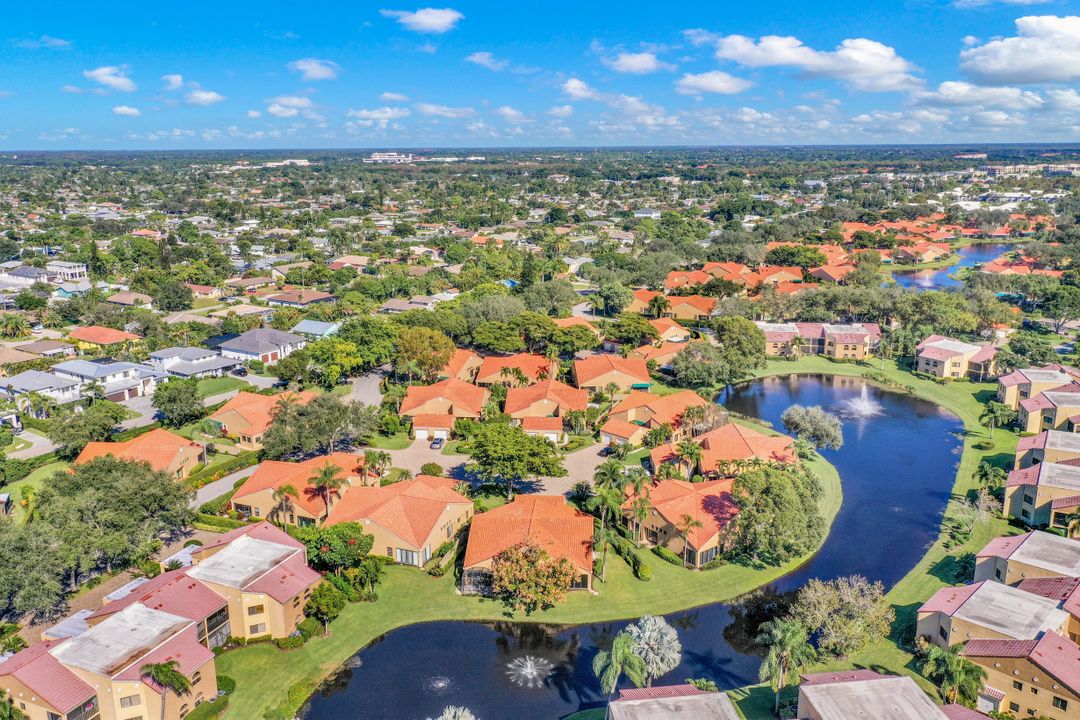 547 Beachwalk Cir, Naples, FL 34108