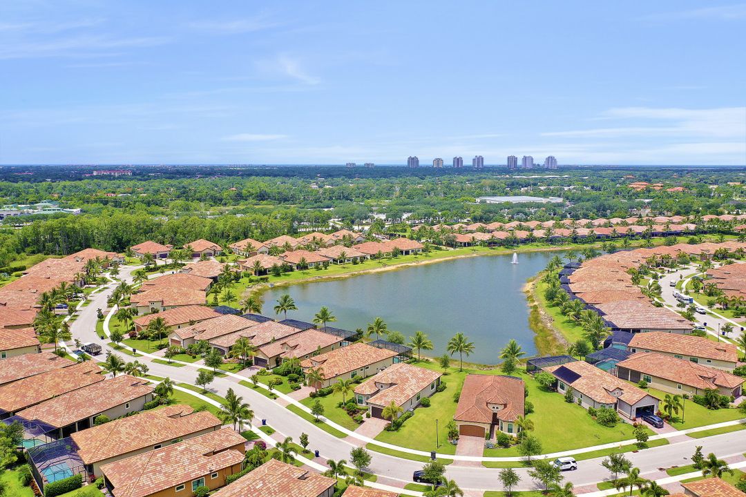 9220 Isla Bella Cir, Bonita Springs, FL 34135