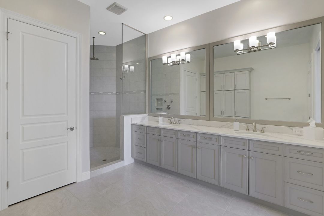 16386 Viansa Way #301, Naples, FL 34110