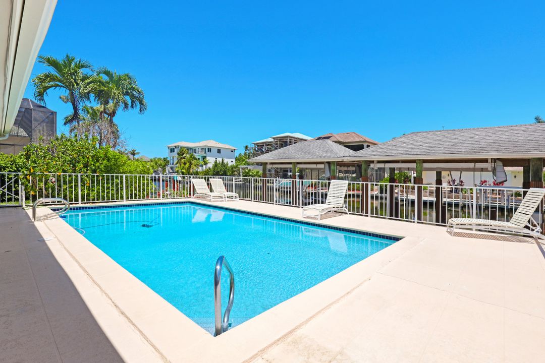 139 Bayview Ave, Naples, FL 34108