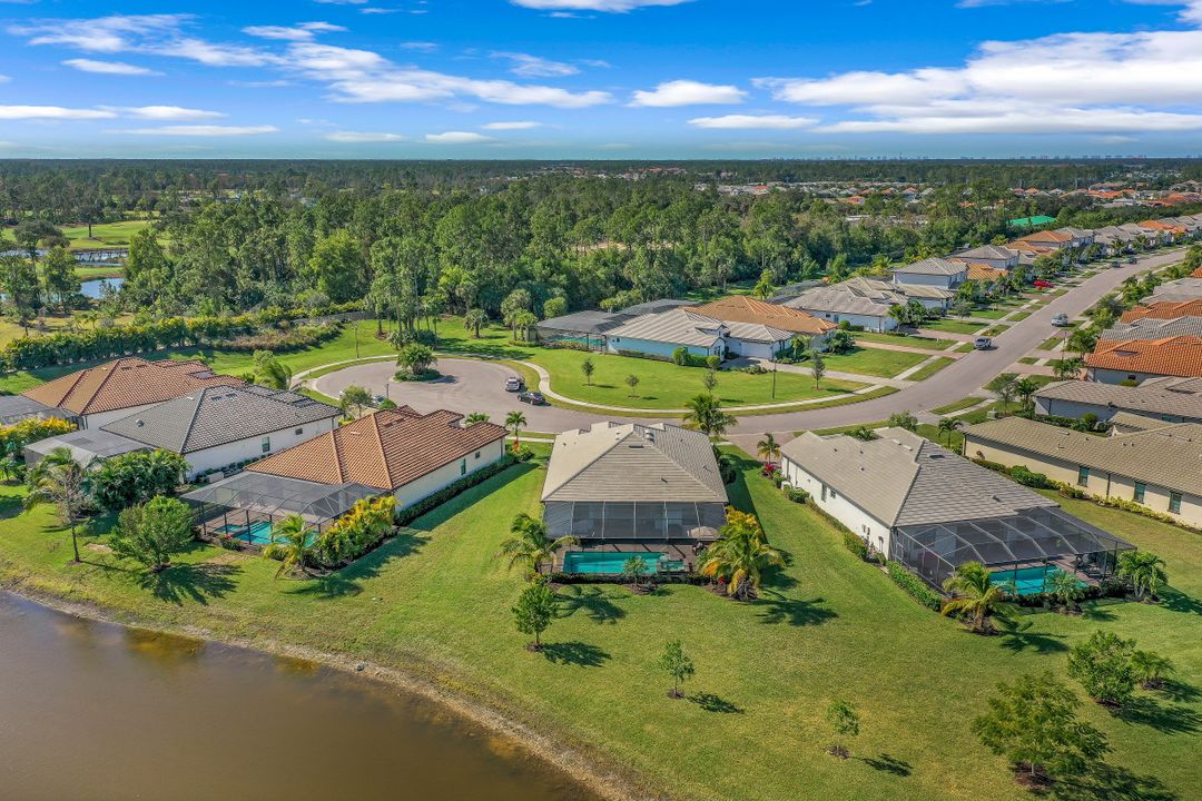 2067 Antigua Ln, Naples, FL 34120