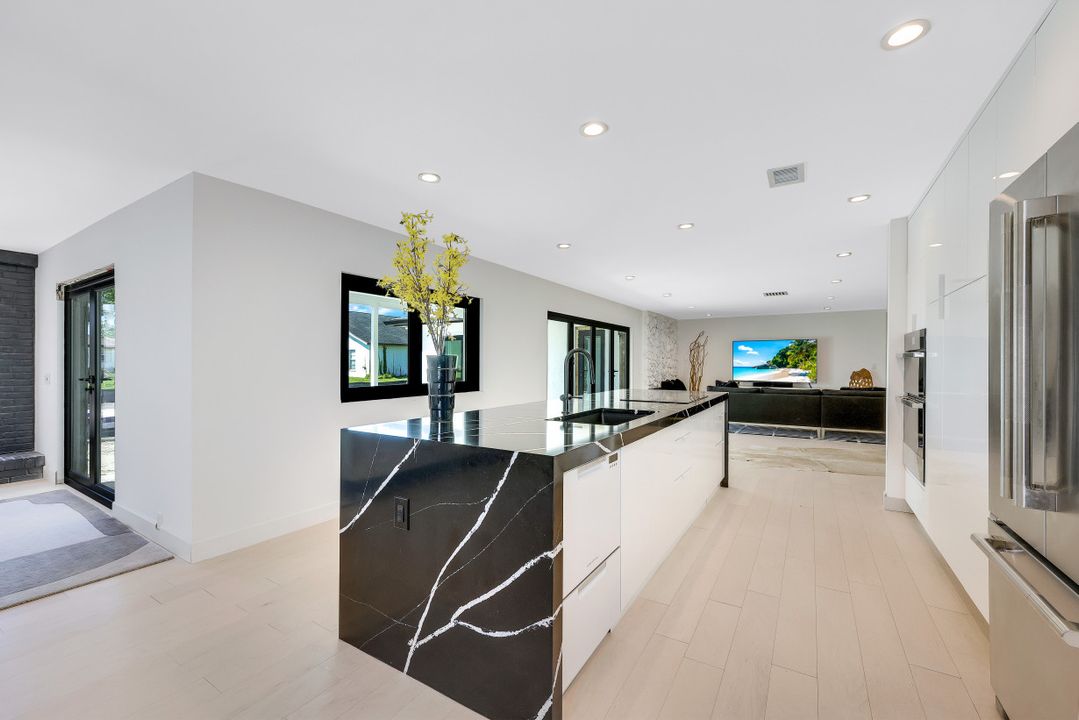 70 Thorncrest Ln, Naples, FL 34113