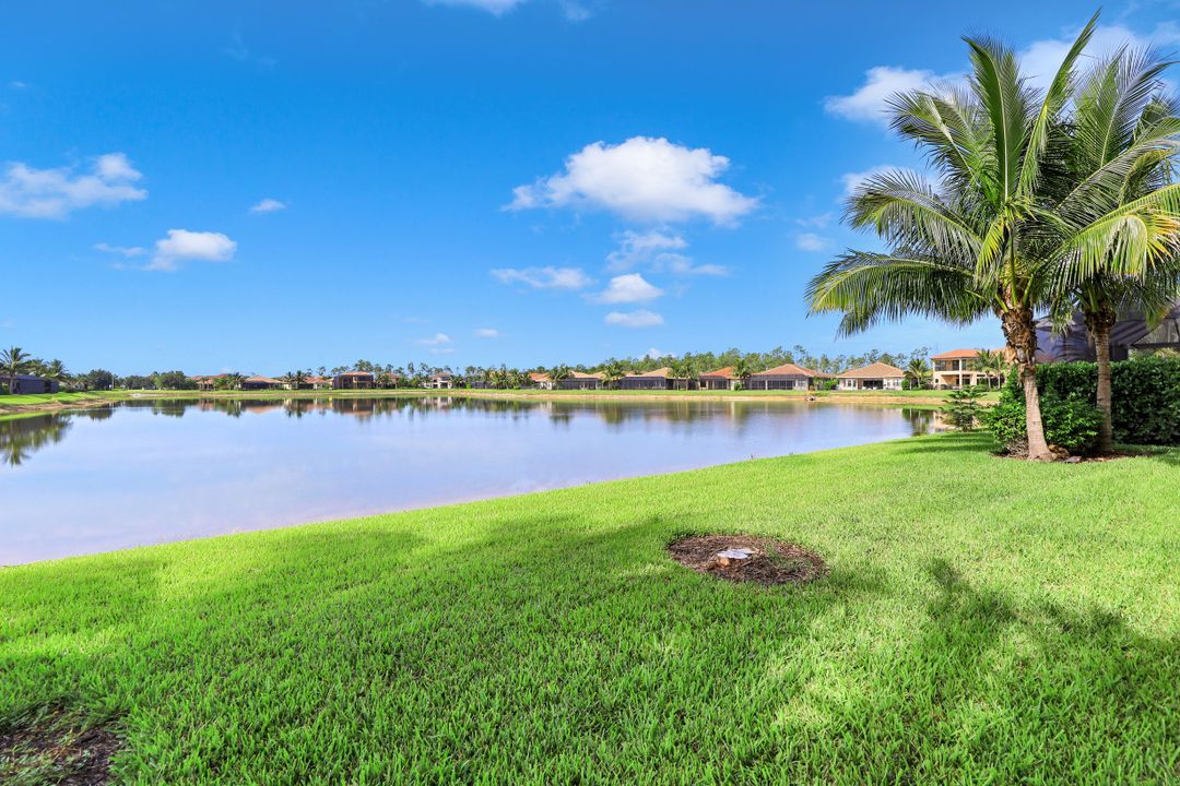 2915 Cinnamon Bay Cir, Naples, FL 34119