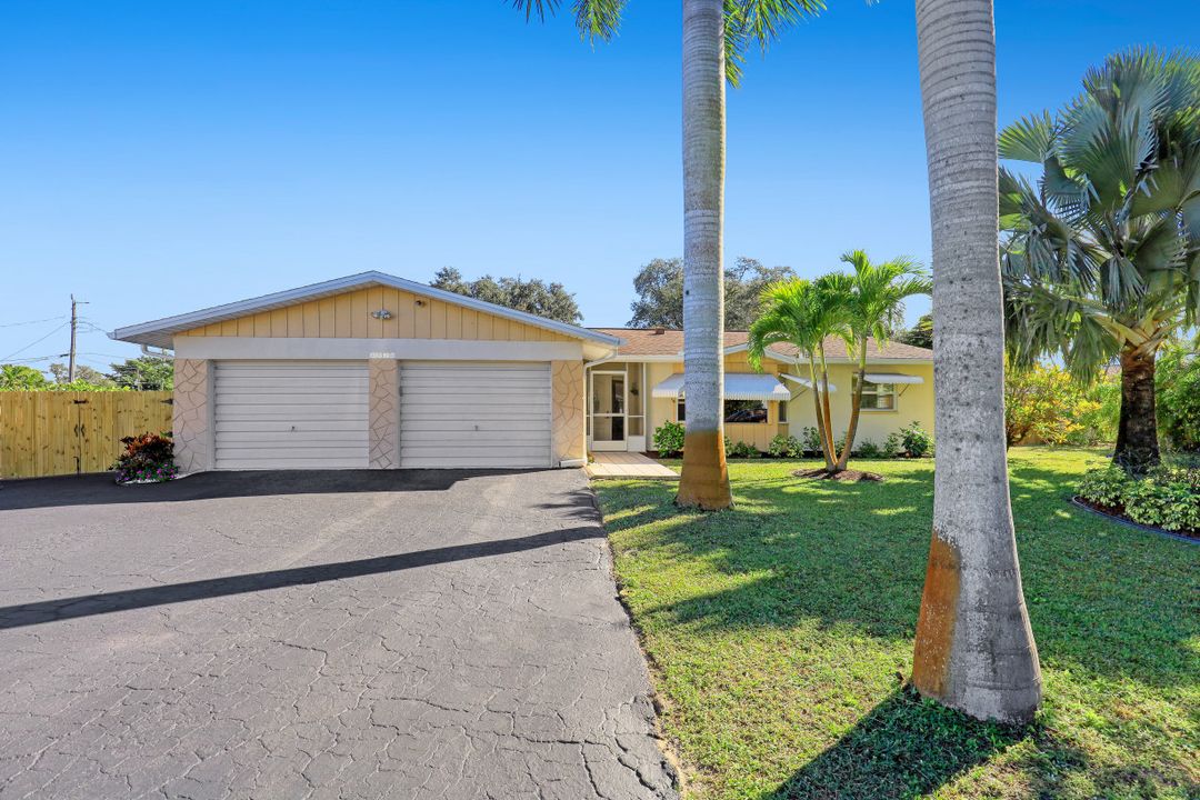 27515 Los Amigos Ln, Bonita Springs, FL 34135
