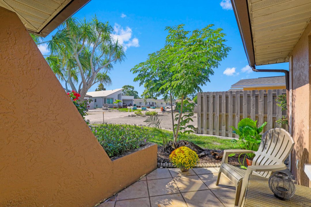 659 108th Ave N, Naples, FL 34108