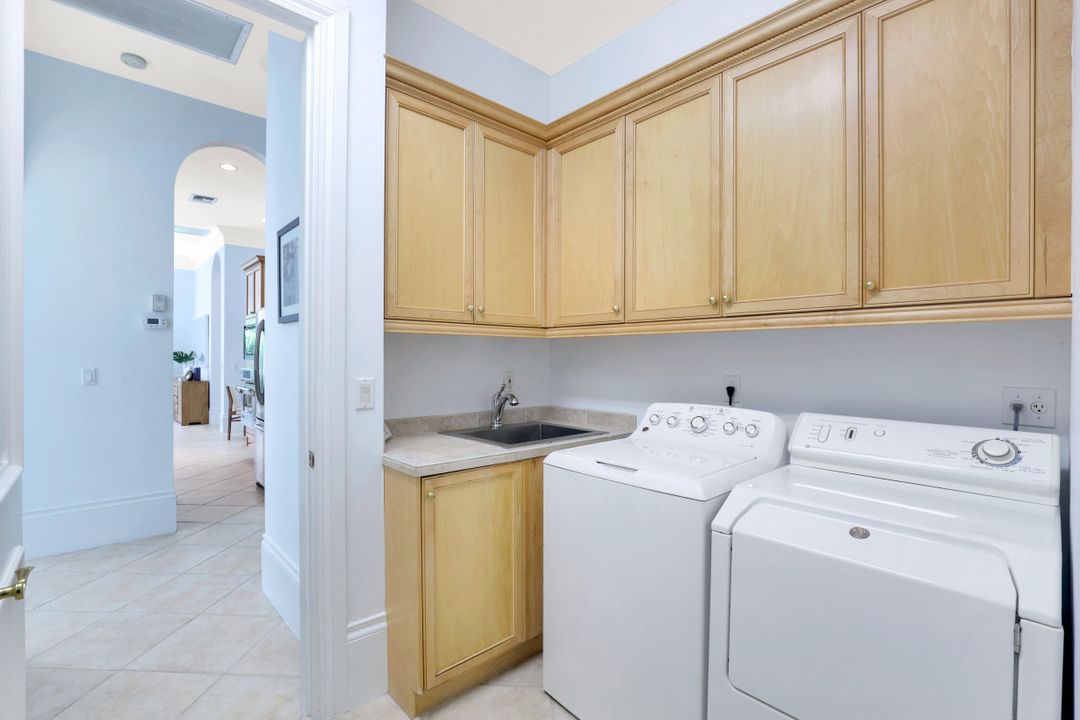 2547 Avila Ln, Naples, FL 34105