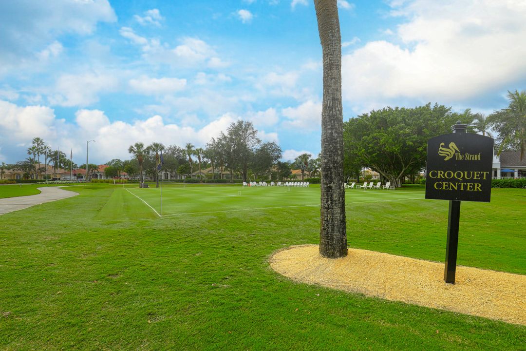 6049 Ashford Ln #202, Naples, FL 34110