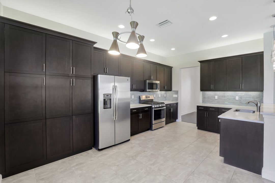 4489 Aurora St, Naples, FL 34119