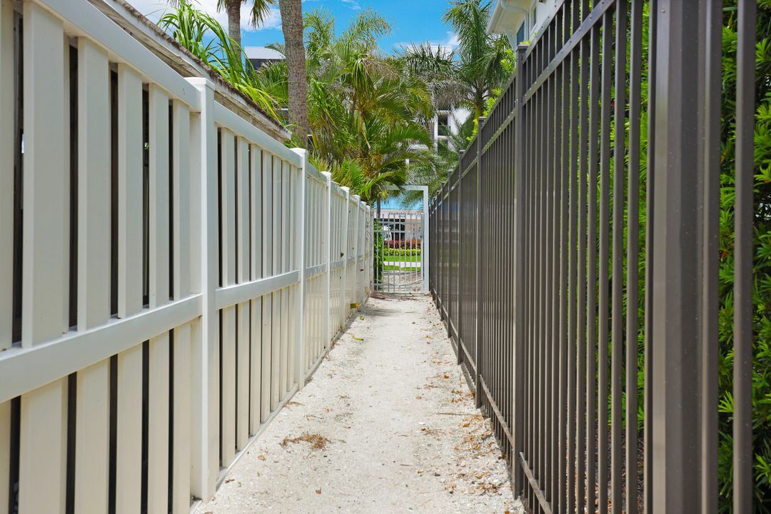 10482 Gulf Shore Dr #231, Naples, FL 34108