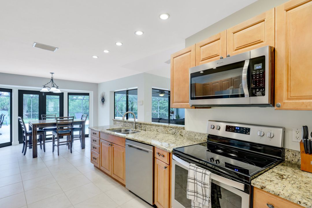 1941 Oakes Blvd, Naples, FL 34119