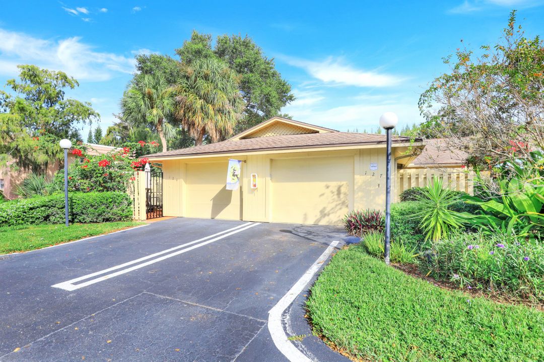 127 Forest Lakes Blvd, Naples, FL 34105