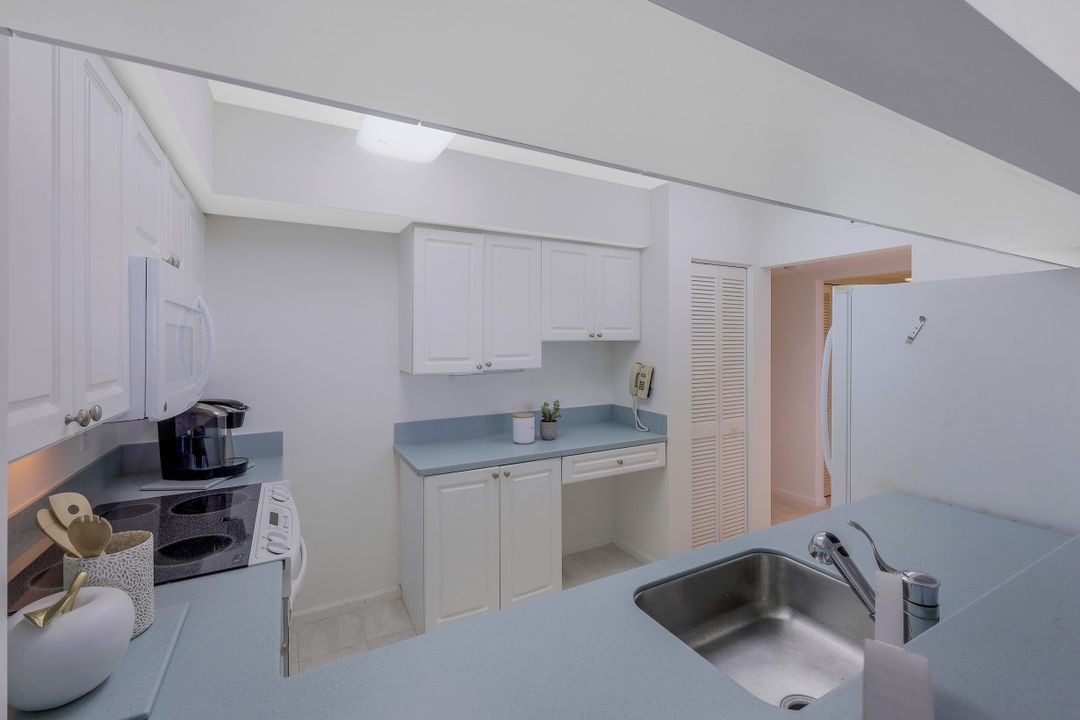 990 Cape Marco Dr #405, Marco Island, FL 34145