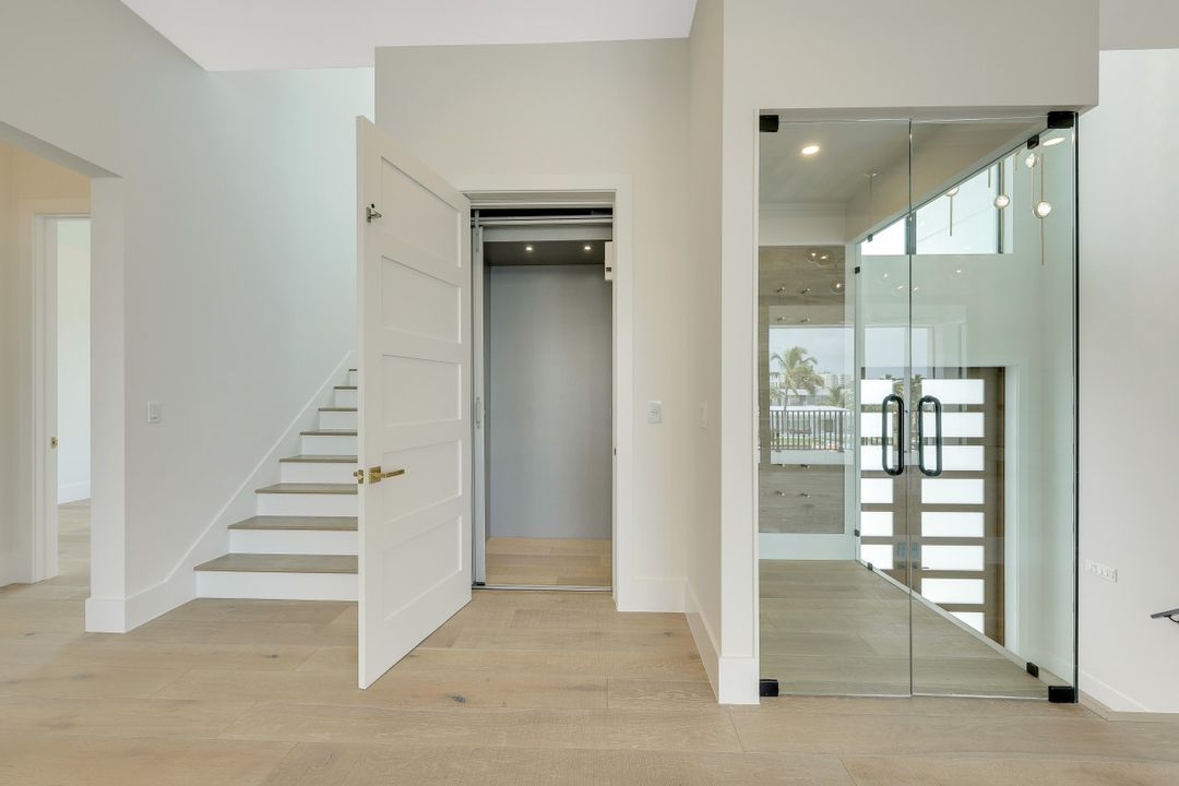 241 Egret Ave, Naples, FL 34108