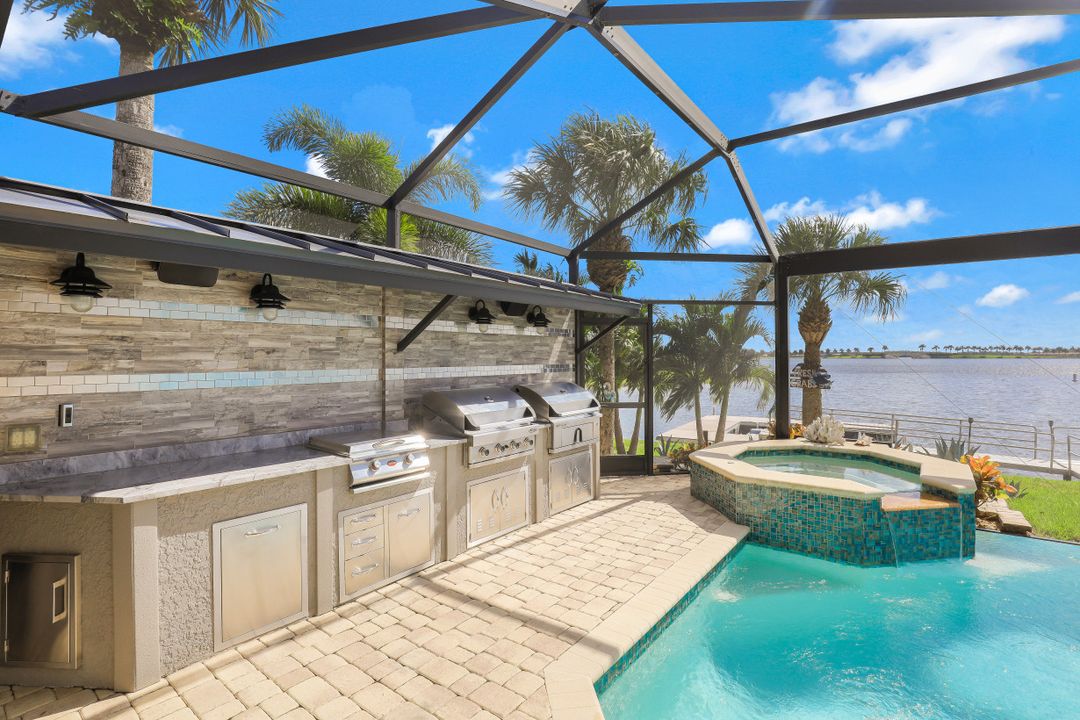 8826 Spinner Cove Ln, Naples, FL 34120