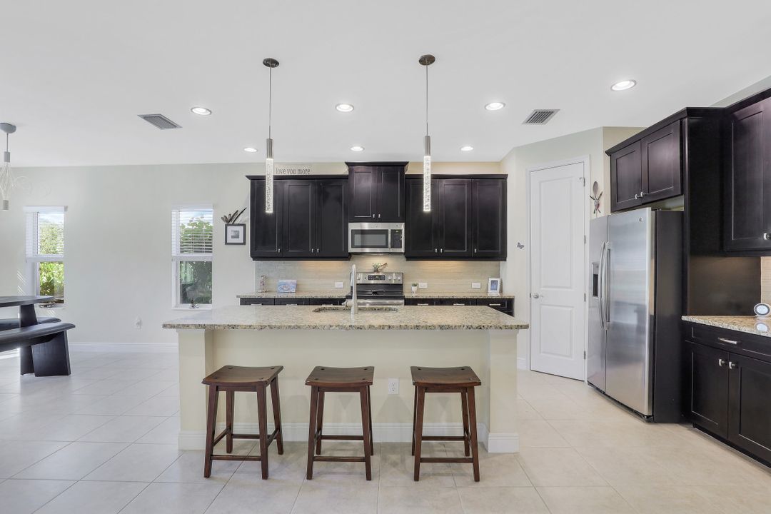 3771 Canopy Cir, Naples, FL 34120