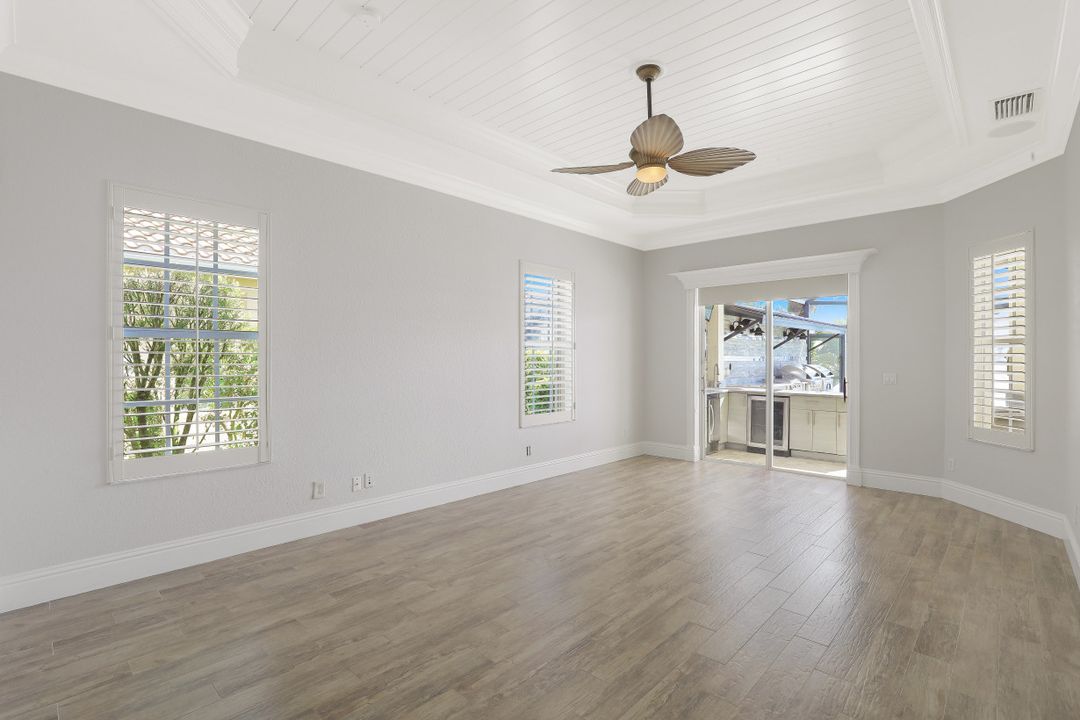 8826 Spinner Cove Ln, Naples, FL 34120