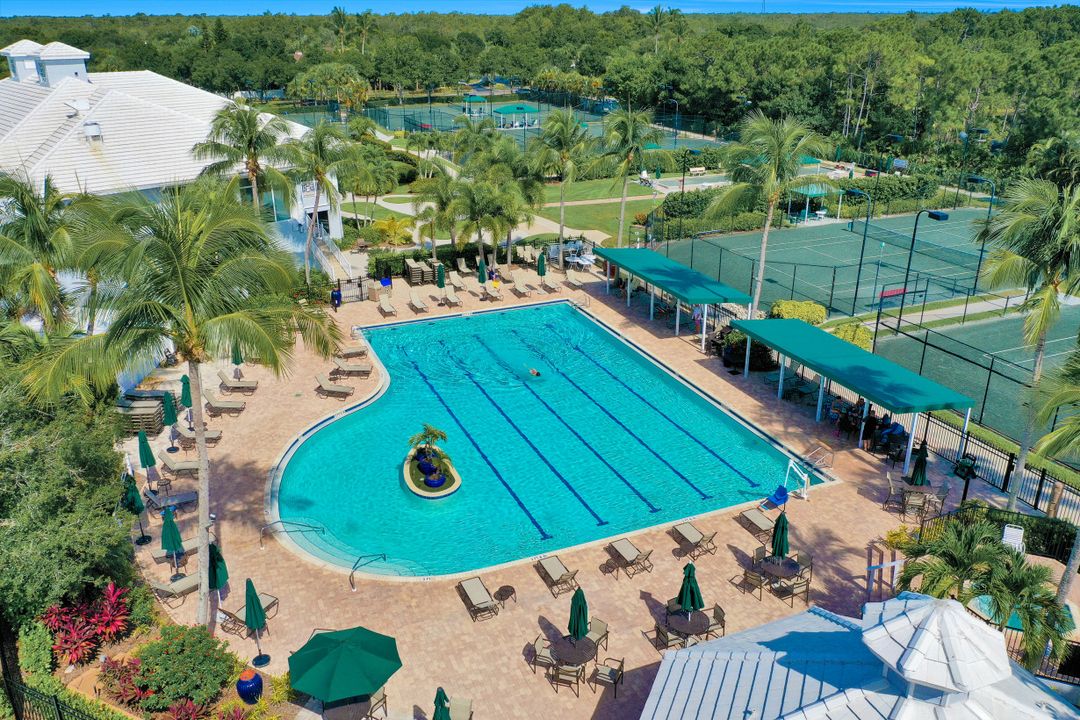 14927 Sterling Oaks Dr, Naples, FL 34110