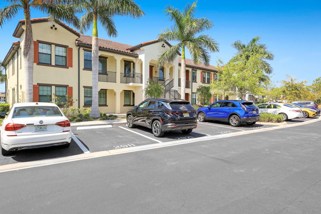 15130 Palmer Lake Cir #203, Naples, FL 34109