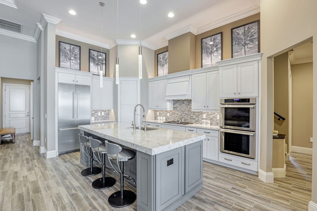 9067 Breakwater Dr, Naples, FL 34120