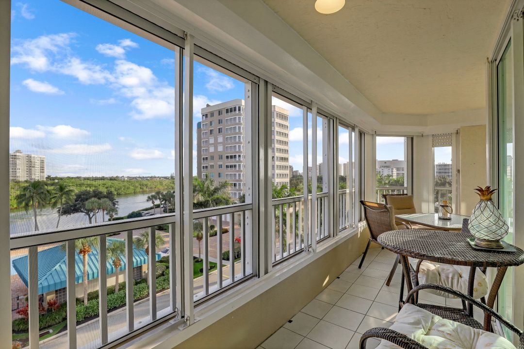 21 Bluebill Ave #401, Naples, FL 34108