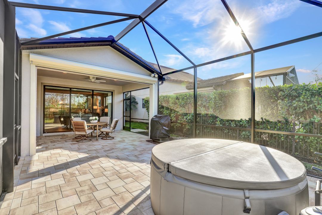 16341 Camden Lakes Cir, Naples, FL 34110