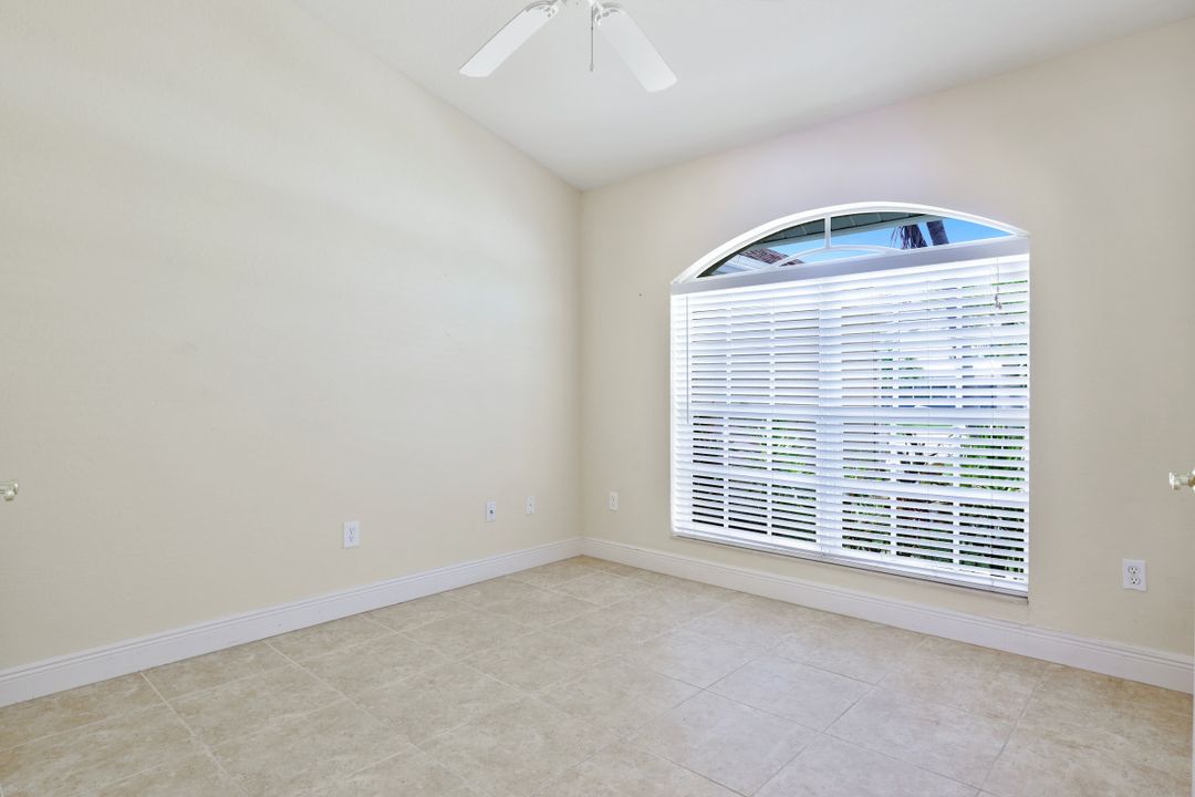 5241 Stratford Ct, Cape Coral, FL 33904