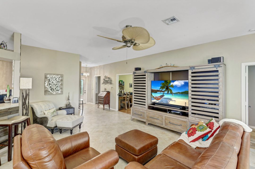 200 Stanhope Cir, Naples, FL 34104