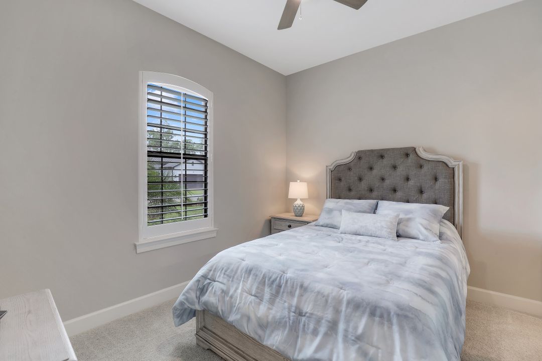 8673 Dilillo Ct, Naples, FL 34119