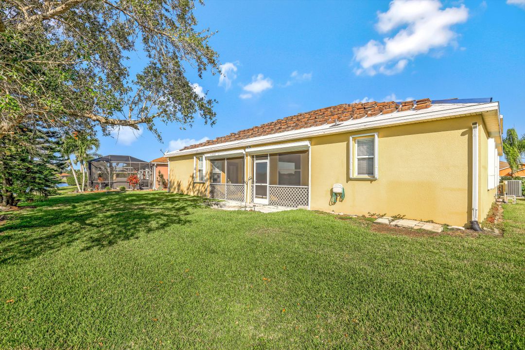 2227 Grove Dr, Naples, FL 34120