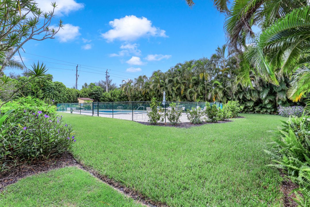 820 Ketch Dr #1, Naples, FL 34103