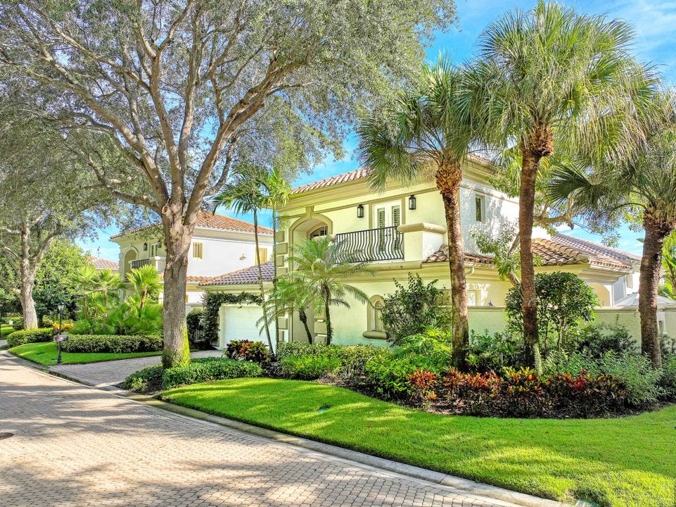 1064 Grand Isle Dr, Naples, FL 34108