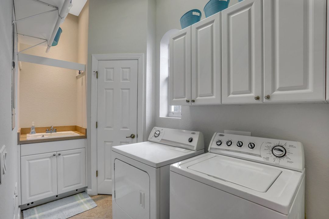 8763 Coastline Ct #201, Naples, FL 34120