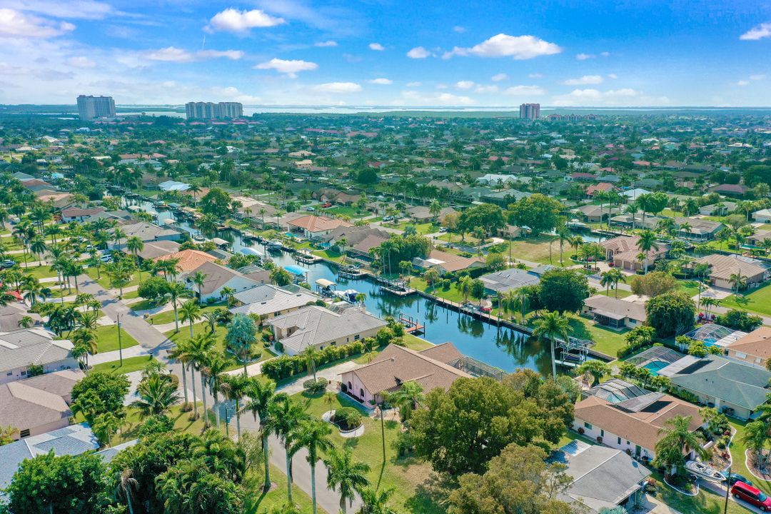 5208 SW 9th Pl, Cape Coral, FL 33914