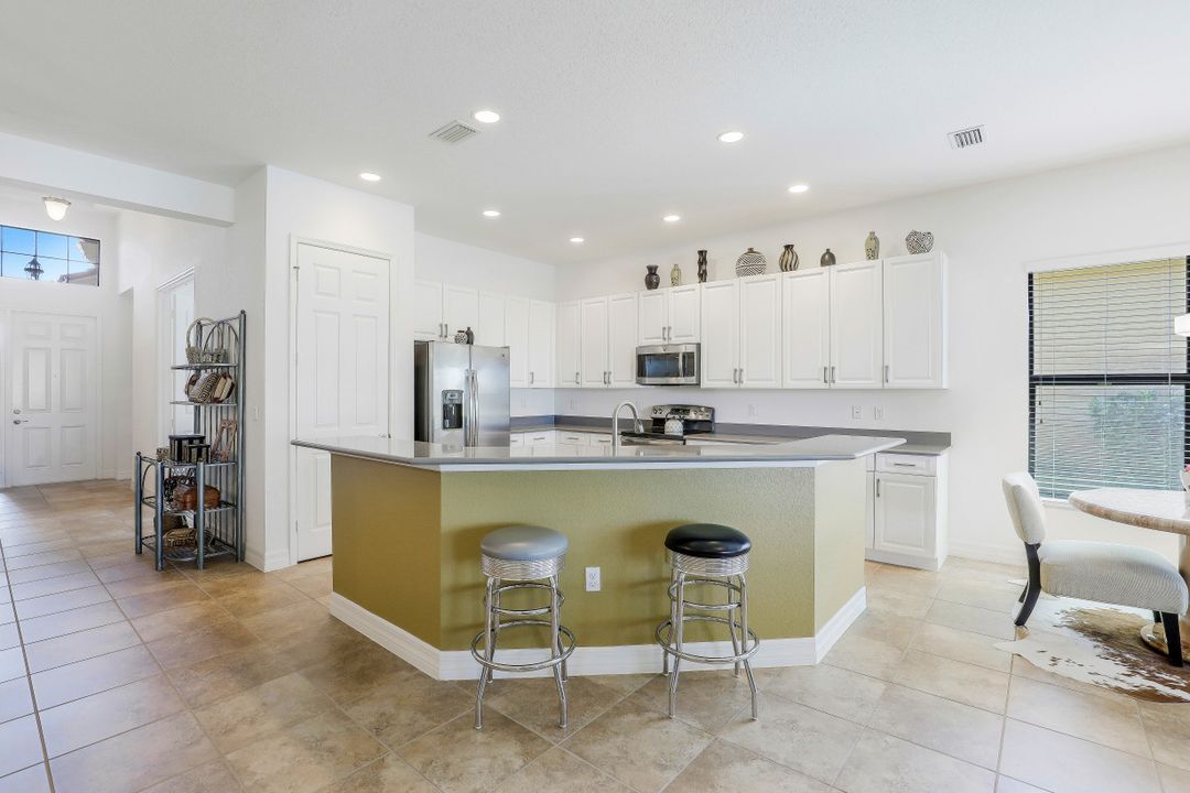 2797 Cinnamon Bay Cir, Naples, FL 34119