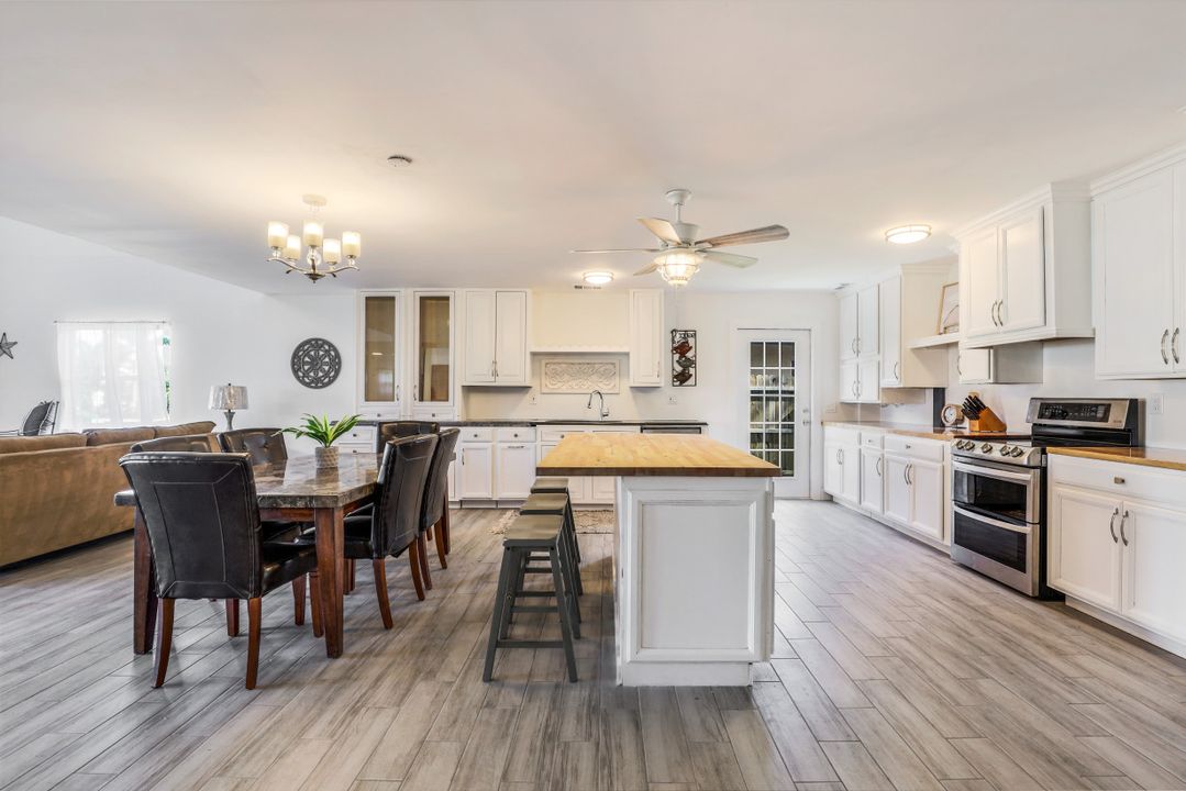 778 100th Ave N, Naples, FL 34108