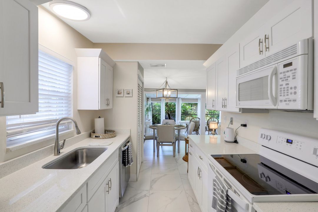 2070 Holiday Ln, Naples, FL 34104