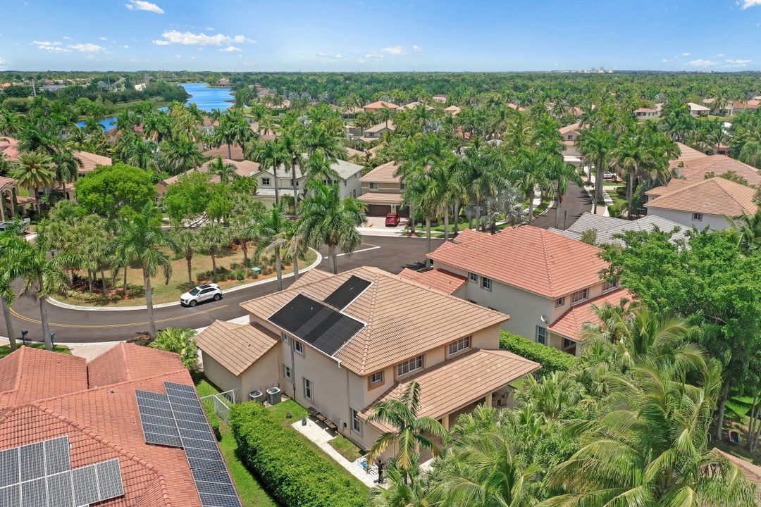 1886 Hidden Trail Ln, Weston, FL 33327