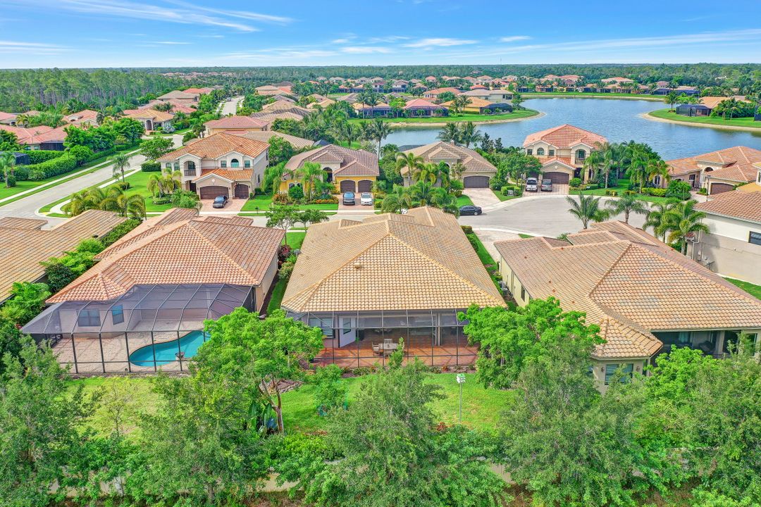 3987 Bering Ct, Naples, FL 34119