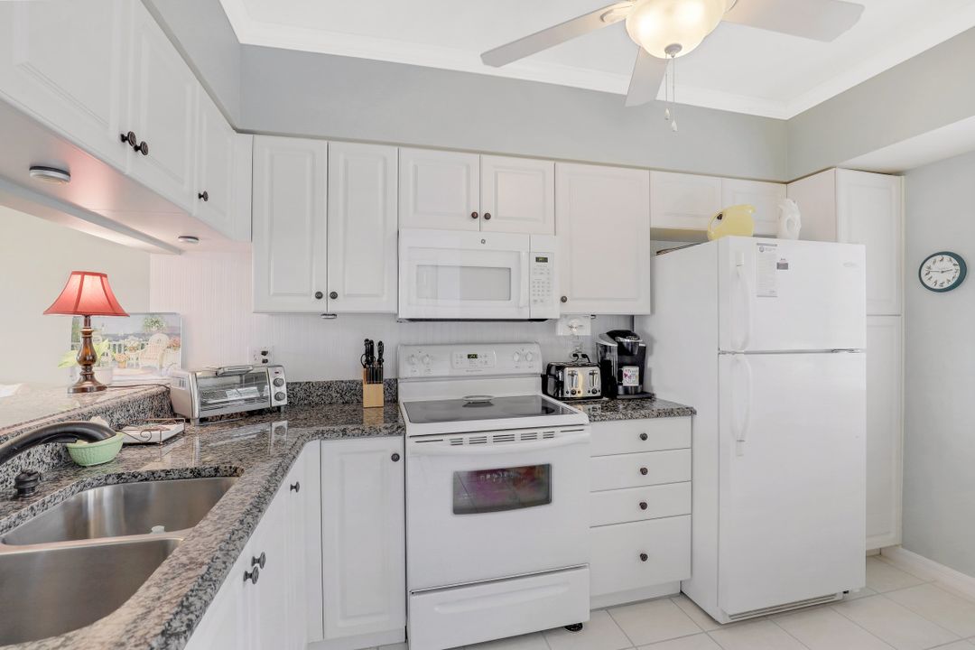 14901 Park Lake Dr #202, Fort Myers, FL 33919