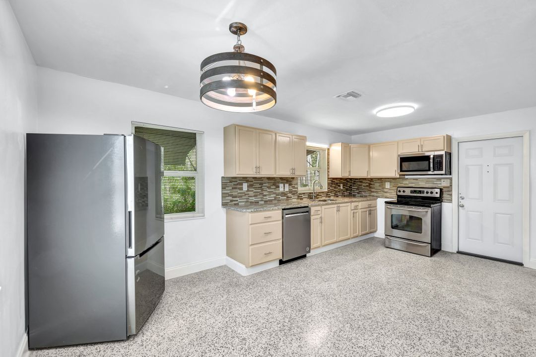 2668 Michigan Ave, Fort Myers, FL 33916