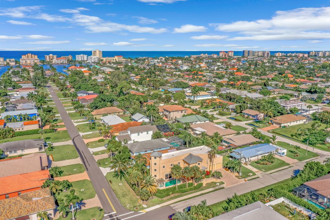 9625 6th St N, Naples, FL 34108