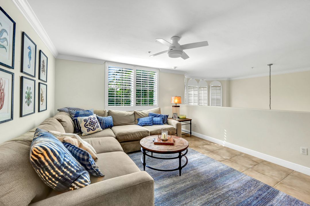 431 4th Ave S, Naples, FL 34102