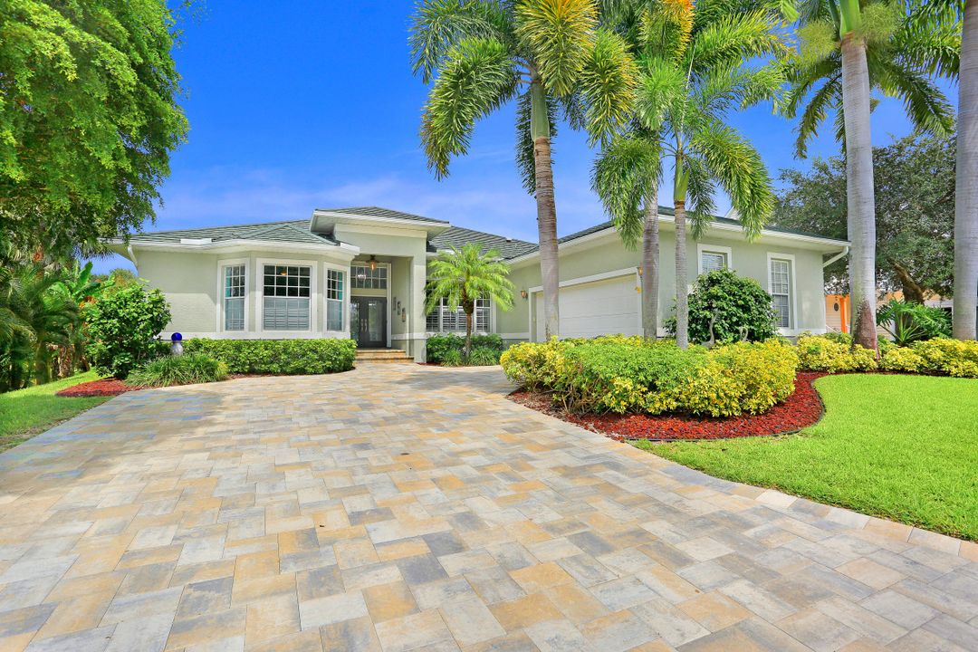 8708 S Lake Cir, Fort Myers, FL 33908