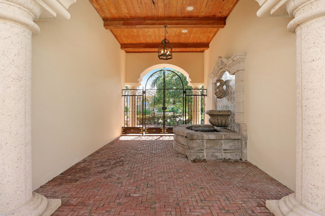 185 Cheshire Way, Naples, FL 34110