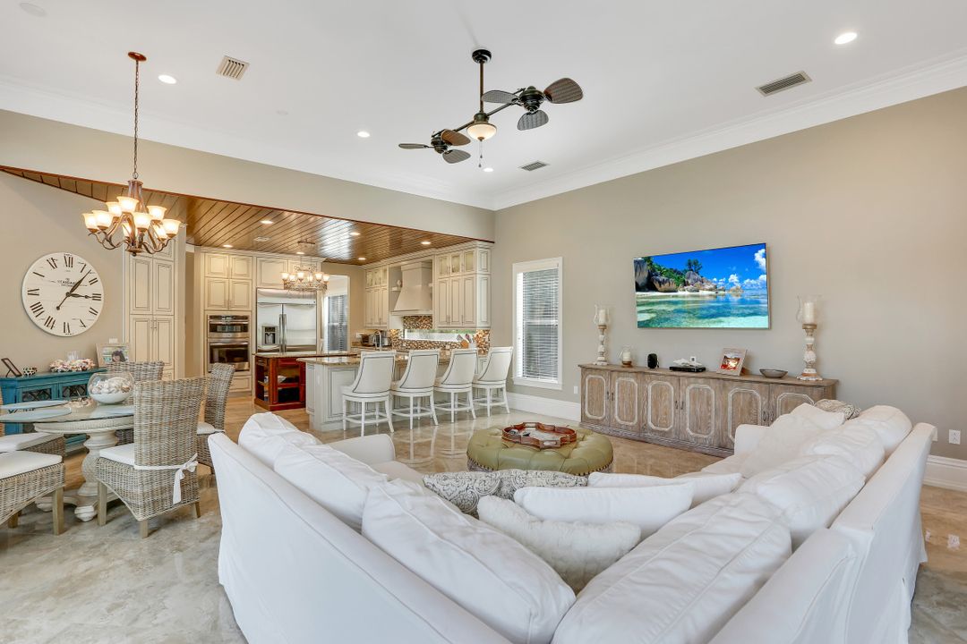 2934 Cinnamon Bay Cir, Naples, FL 34119