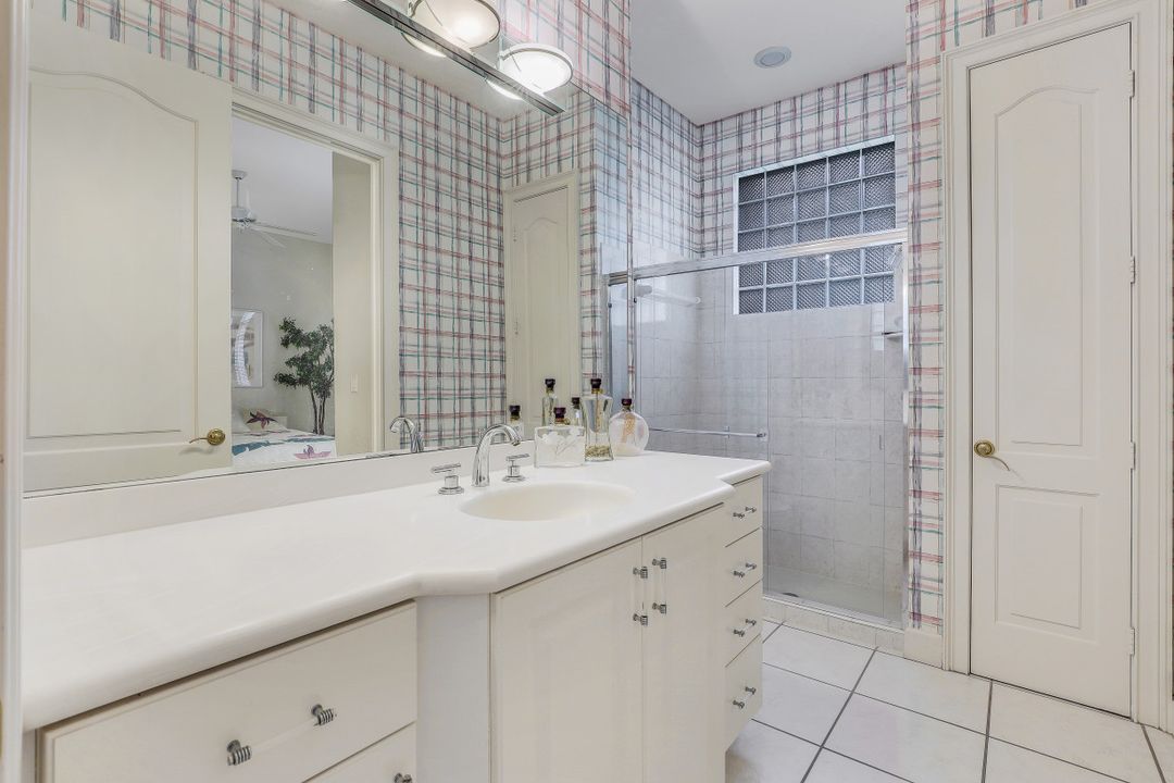 987 Barcarmil Way, Naples, FL 34110